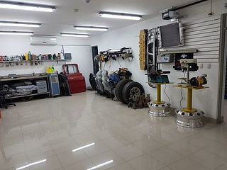 汽車配件零售店圖片